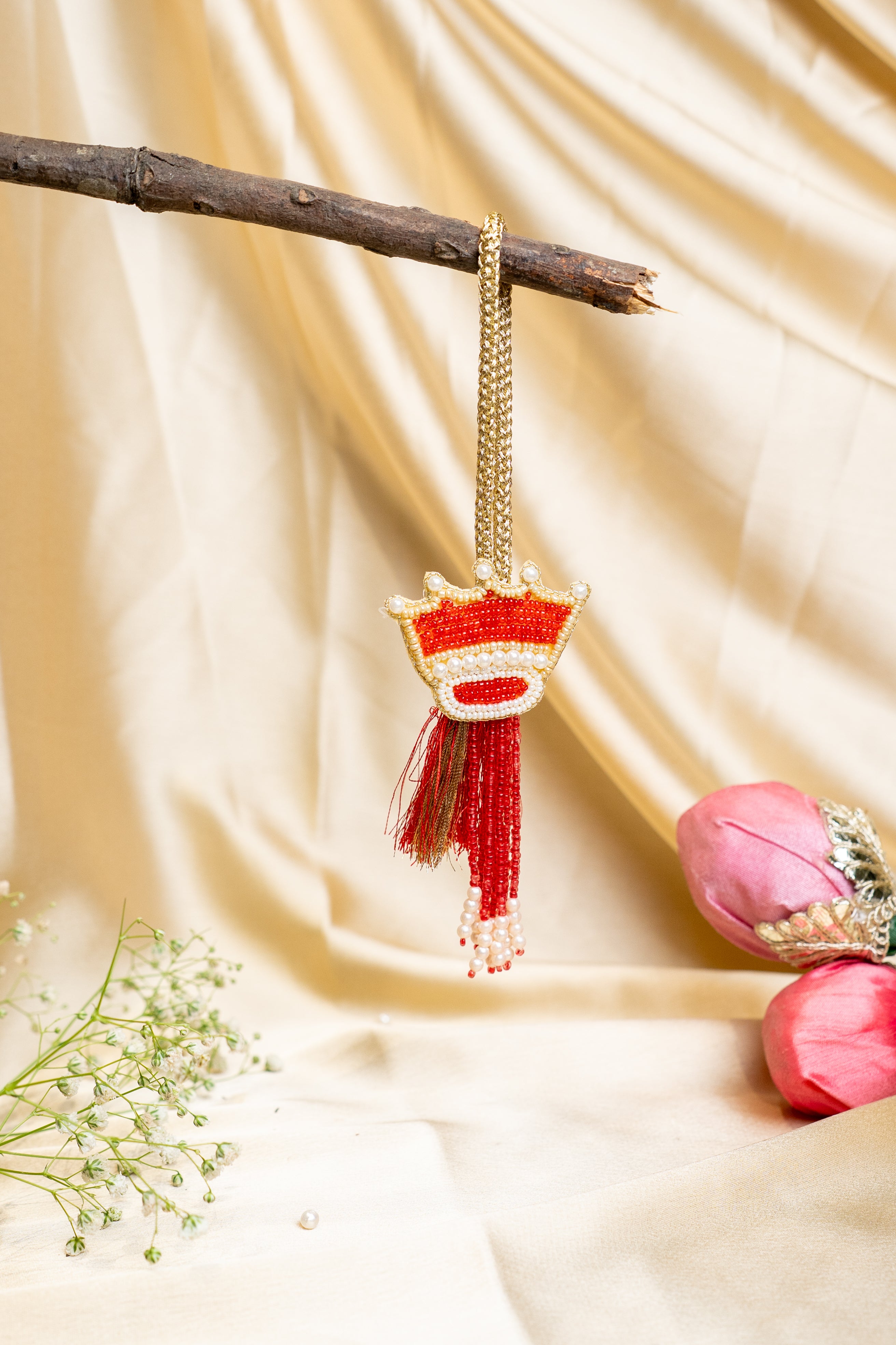 Queen brooch lumba