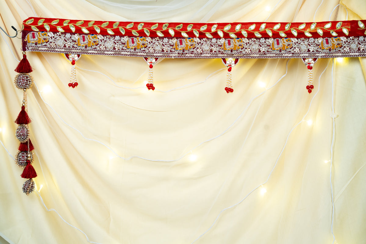 Heavy threadwork and gotta work bandarwar with long hangings