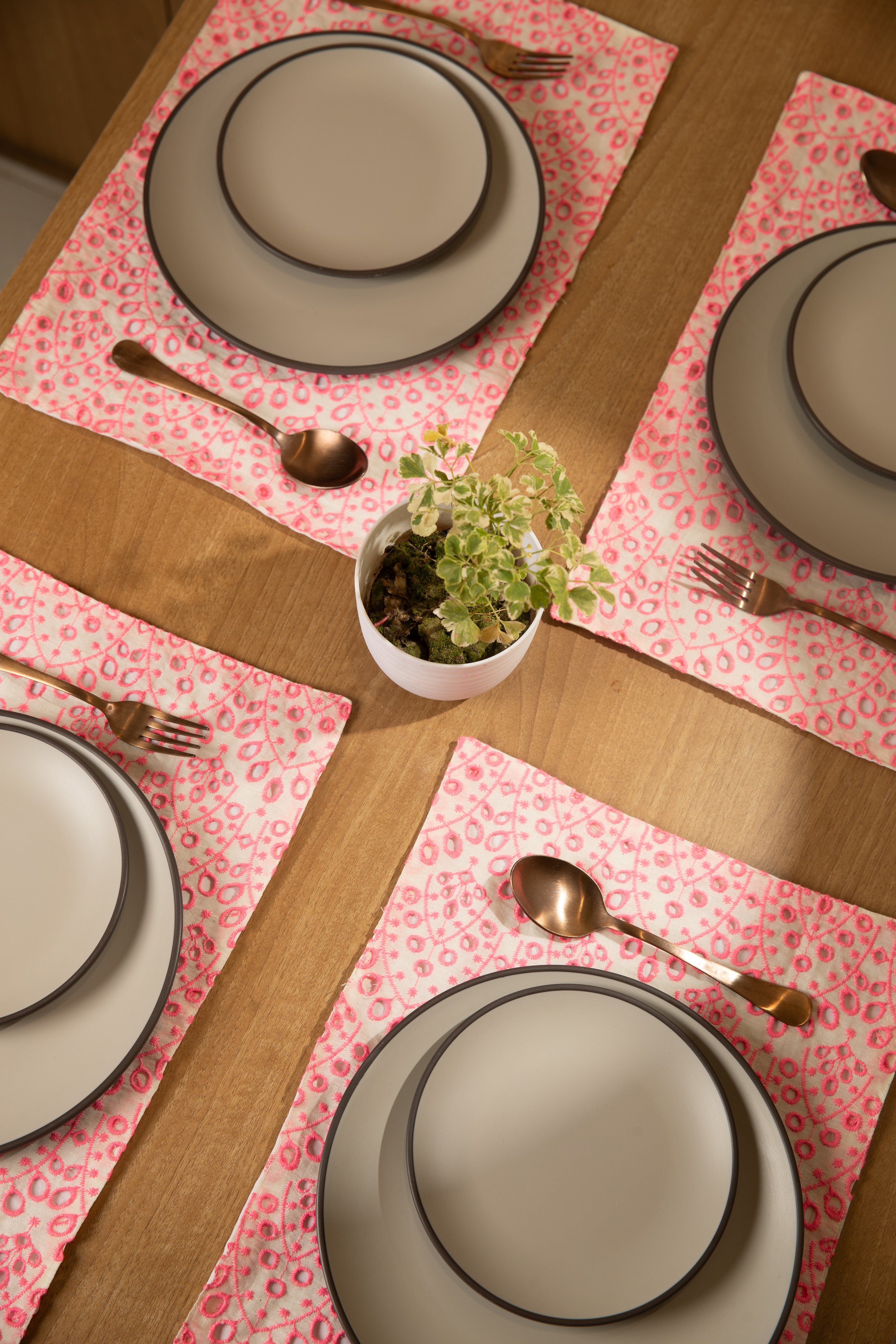 Hakoba neon Tablemats